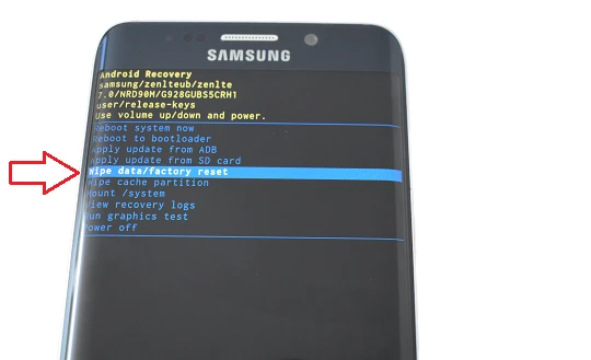 Cellulare Samsung con l'opzione Wipe data / Factory reset.