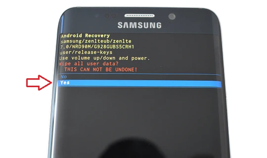cellulare Samsung con l'opzione Sì (Yes) per confermare il ripristino