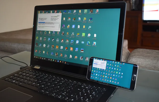 Desktop di Windows 7 sullo schermo di uno smartphone
