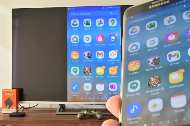 Trasmissione dello schermo di uno smartphone Android su una TV collegata a un TV Box Android Xiaomi